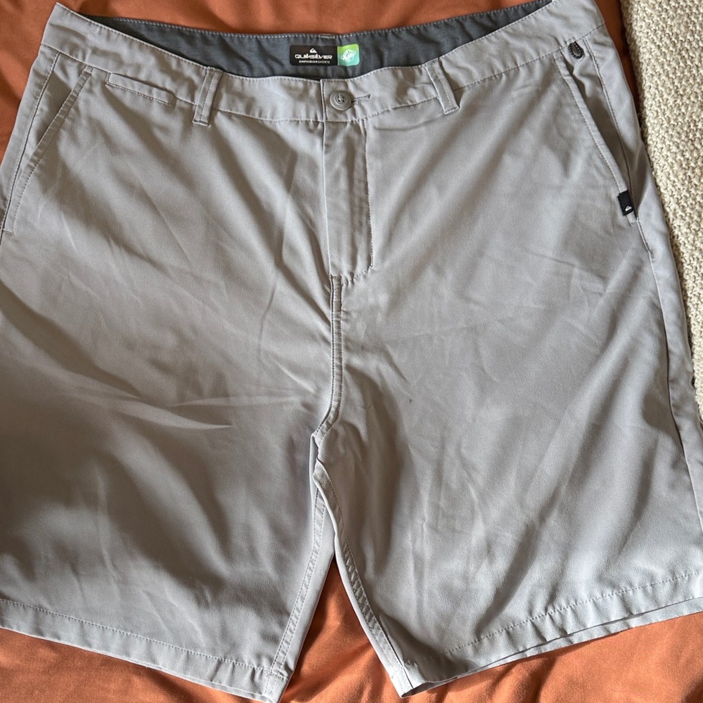 Quiksilver Light Gray Men's Flat Front Shorts